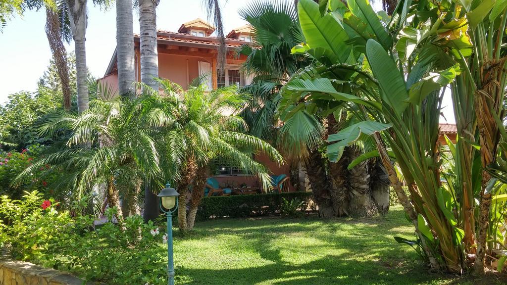 Il Giardino Delle Jacaranda Bed & Breakfast Талсано Екстериор снимка